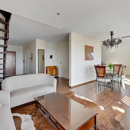 Aura By Q4apartments