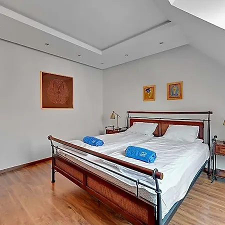 Hotel Aura By Q4apartments